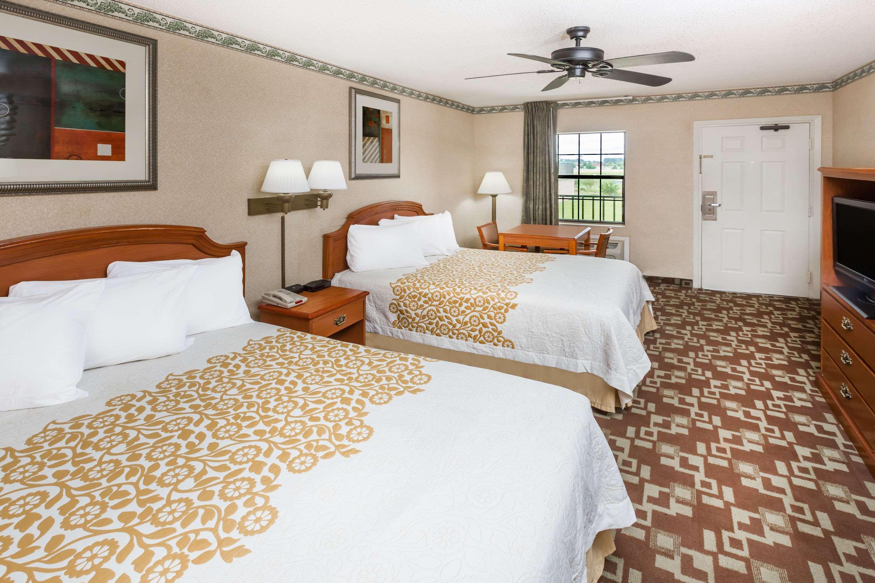 Days Inn By Wyndham Бейтсвилл Экстерьер фото