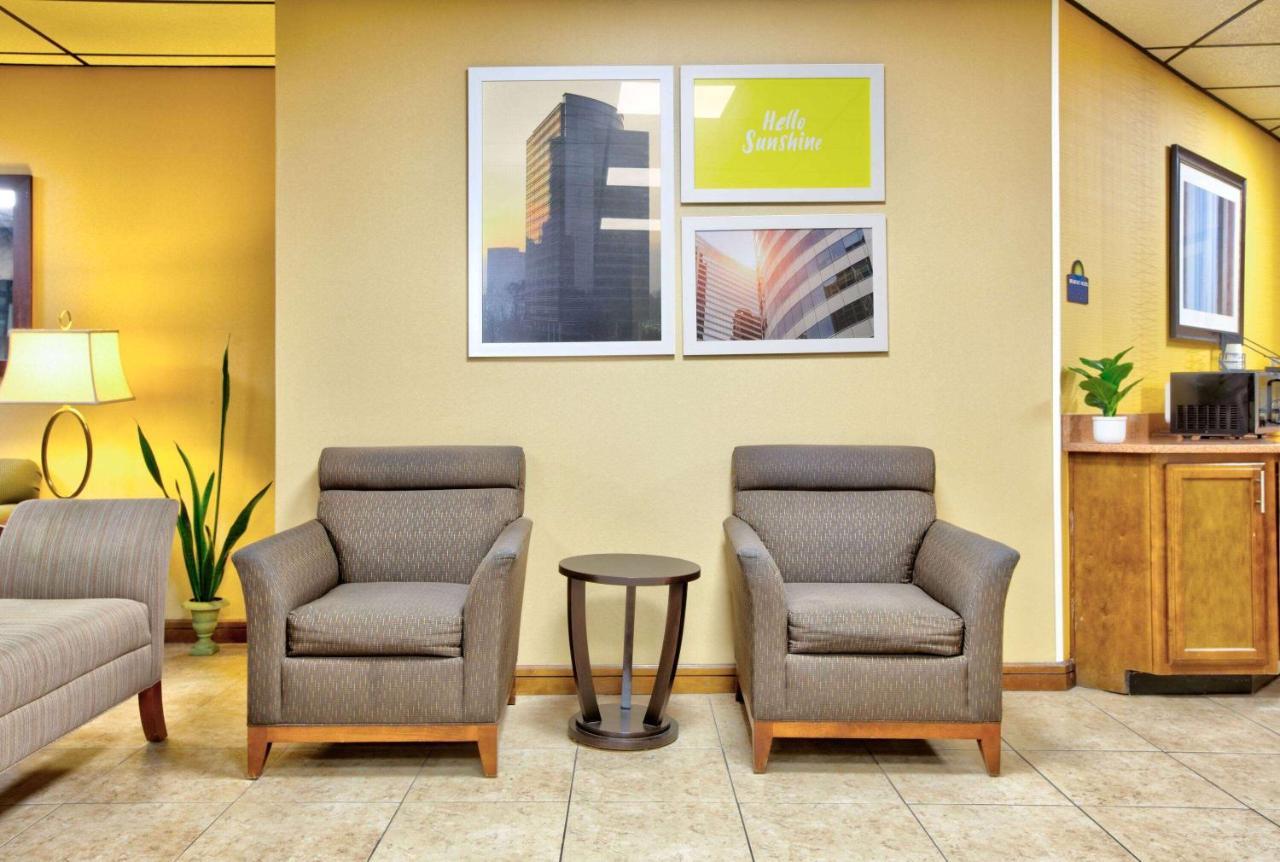 Days Inn By Wyndham Бейтсвилл Экстерьер фото