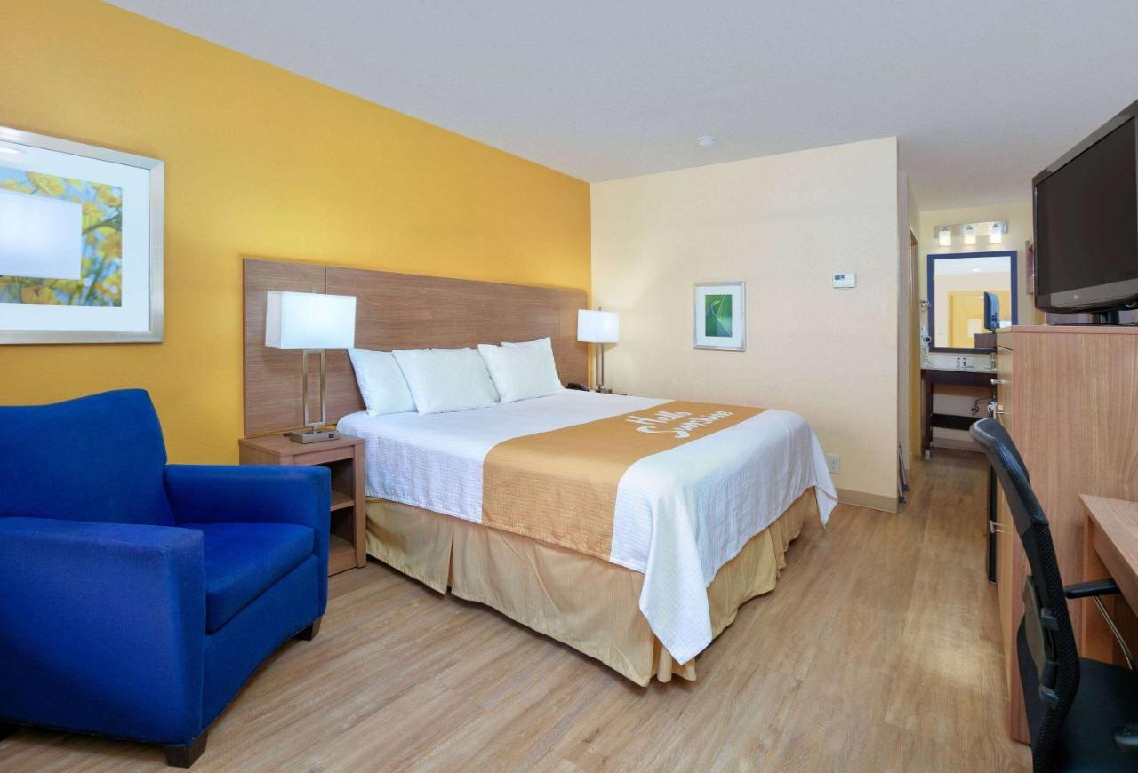 Days Inn By Wyndham Бейтсвилл Экстерьер фото